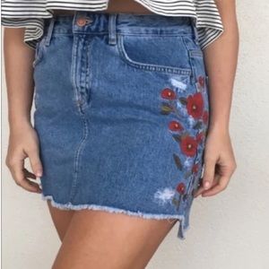 ZARA Embroidered Floral Denim Jean Skirt Size L